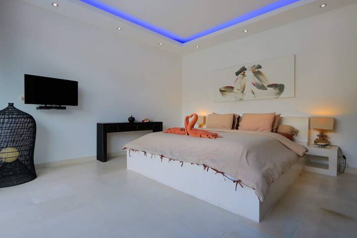 Room 2 of 60