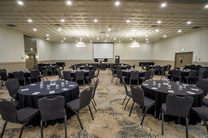 Ballroom/Hall 119 of 152