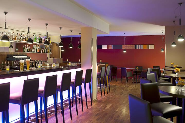 Lounge 58 of 70