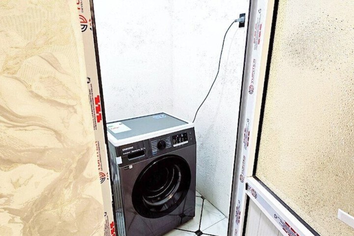 Room 6 of 16