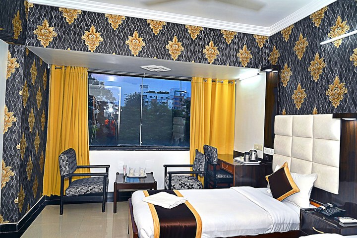 Room 25 of 40