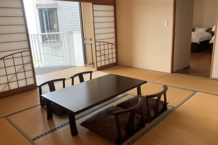 Room 12 of 28