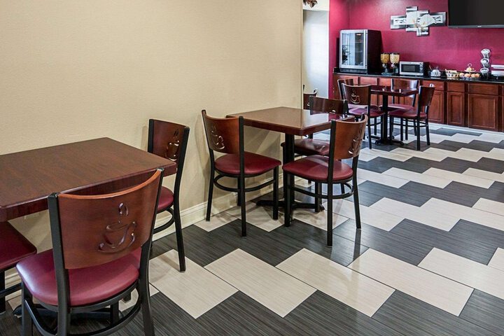 Breakfast/Coffee Service 23 of 33