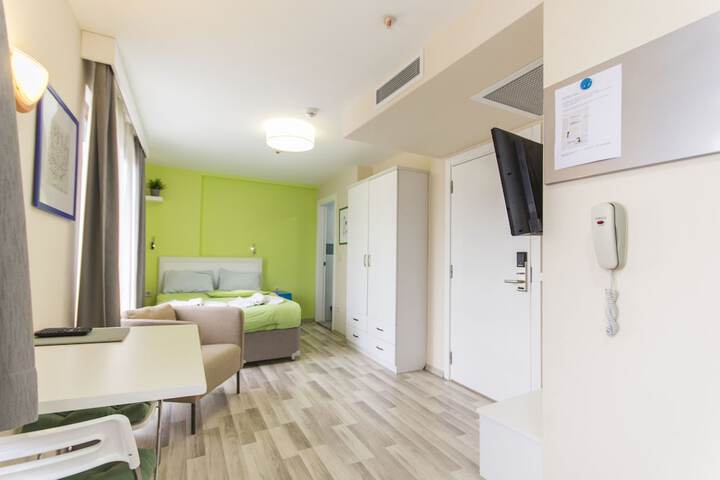 Room 6 of 30