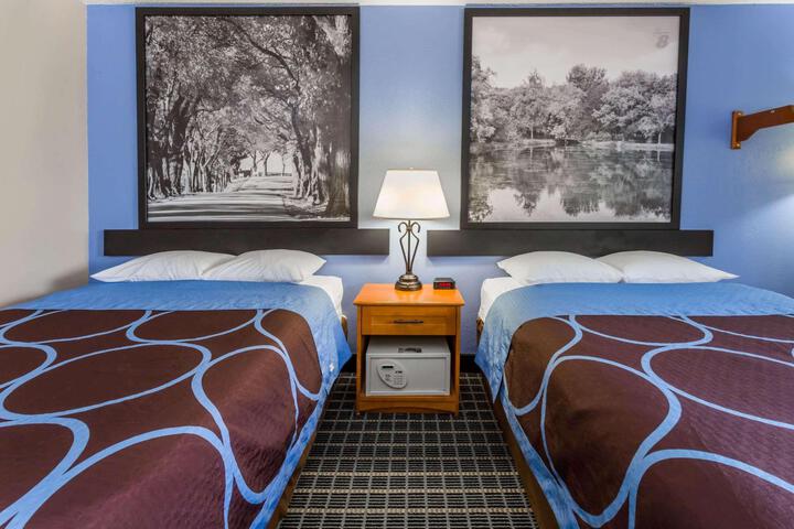 2 Double Beds (5 of 6)