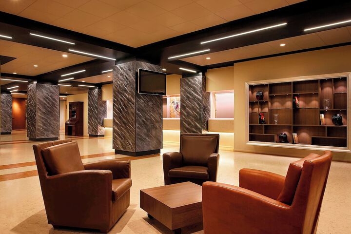 Entrance & Lobby