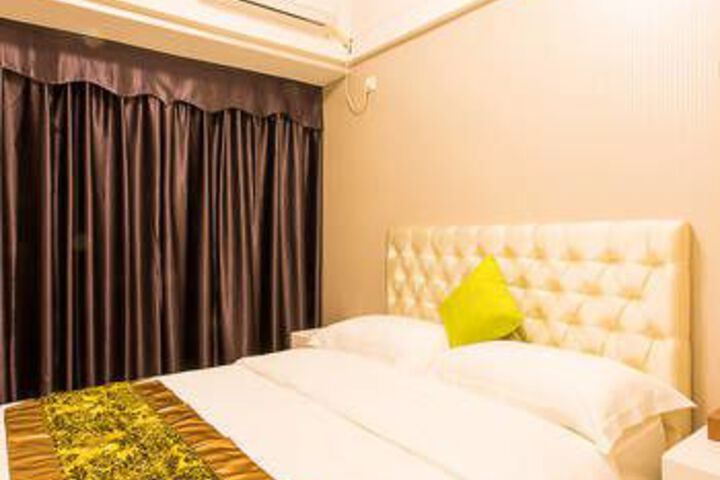 Room 4 of 7