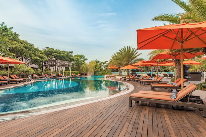 Hotel with Pool