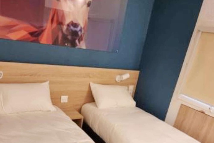 Room 10 of 70