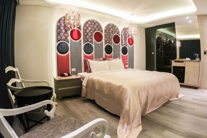 Room 19 of 37