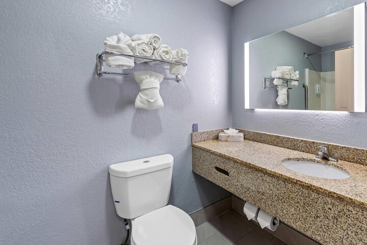 Room 15 of 106