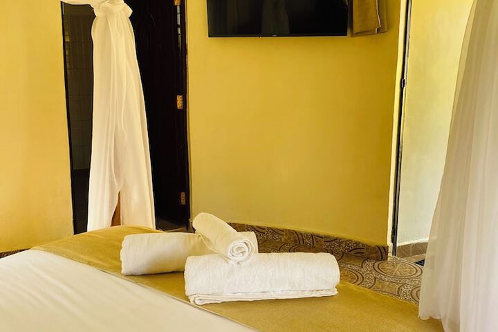 Room 1 of 7