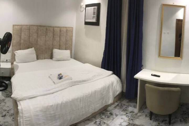Room 11 of 24