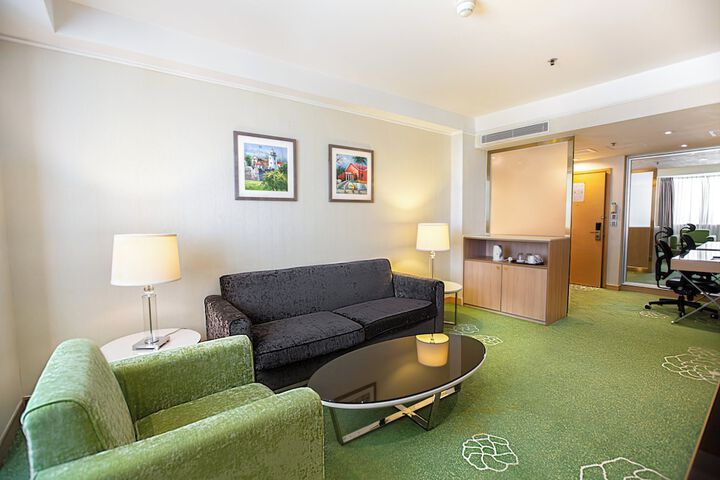 Room 11 of 84