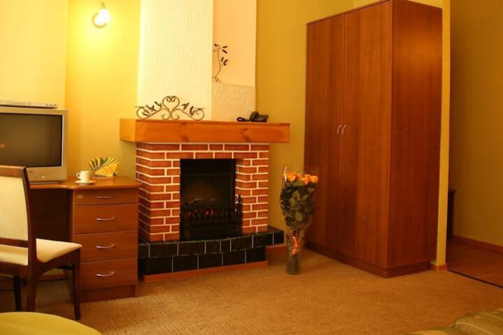 Room 10 of 115