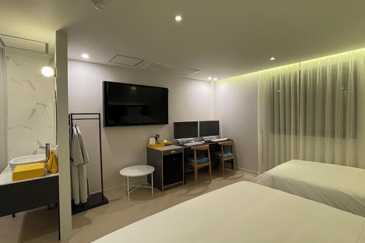 Room 29 of 60