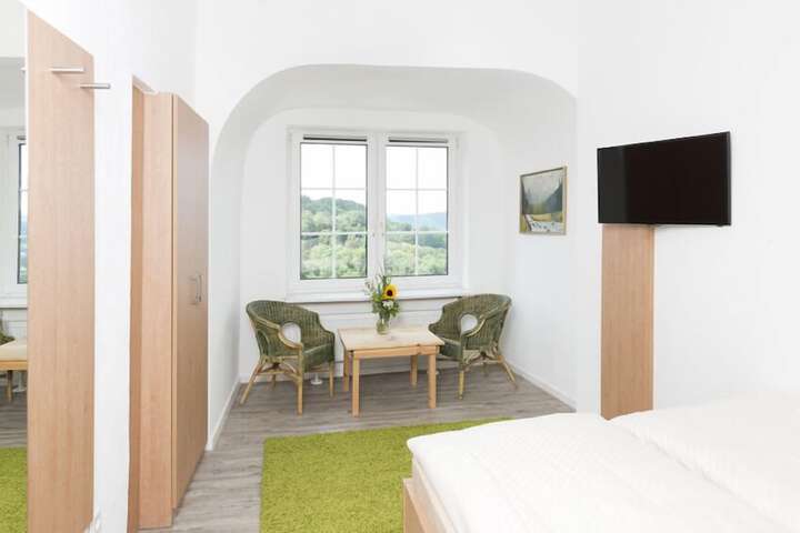 Room 6 of 27