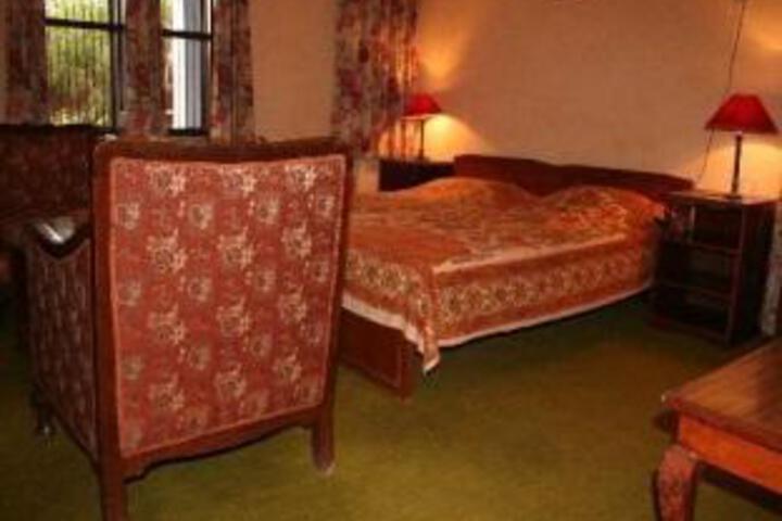 Room 2 of 5