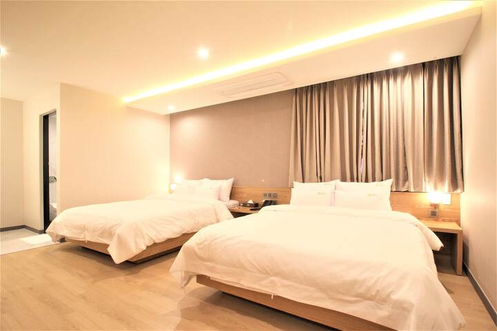 Room 13 of 110