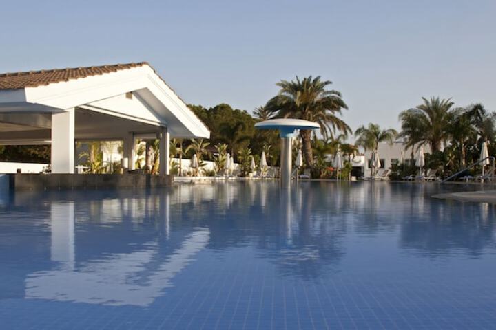 Pool Hotel