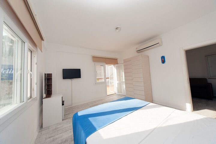 Room 8 of 60