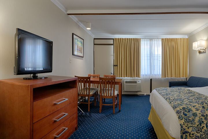 Room 2 of 43