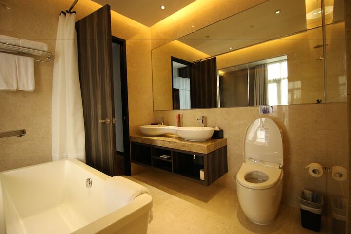 Room 13 of 26
