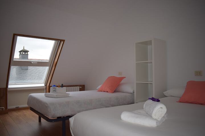 Room 3 of 44