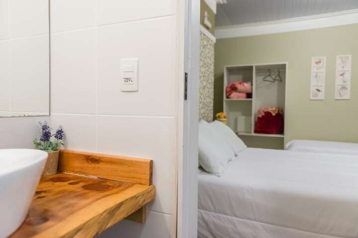 Room 5 of 109