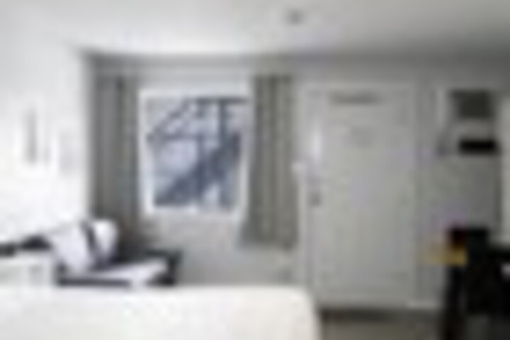 Room 5 of 147