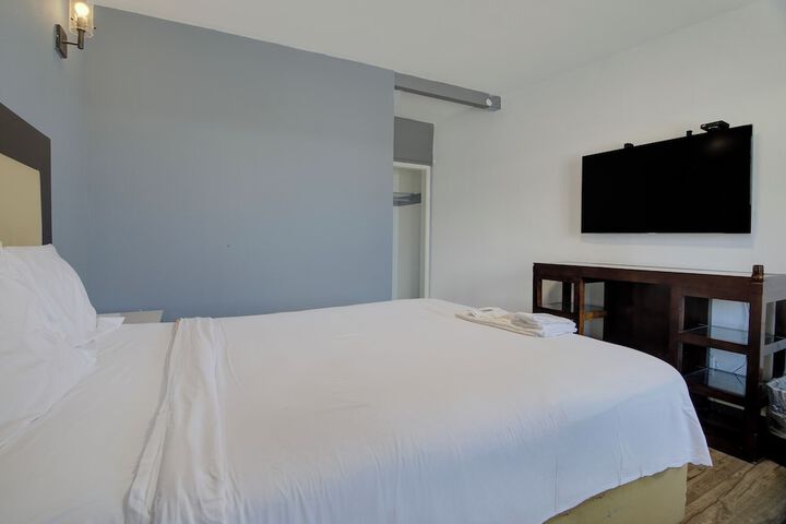 Room 4 of 64