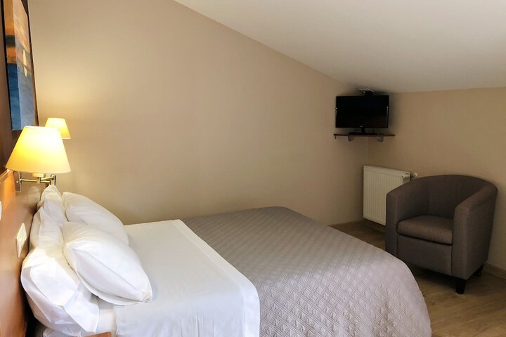 Room 21 of 136