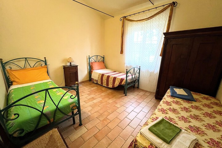 Room 4 of 24