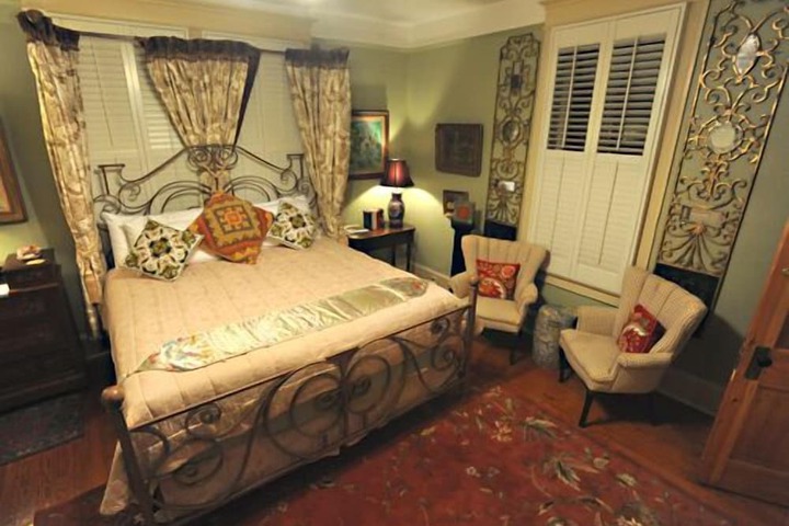 Room 10 of 48