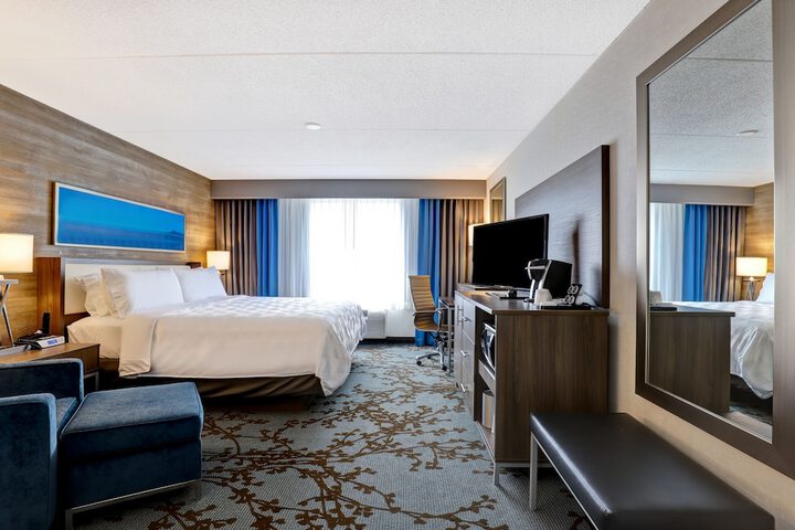 Premium King Bed (3 of 11)