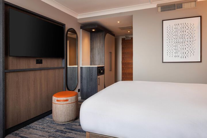 Room 18 of 105