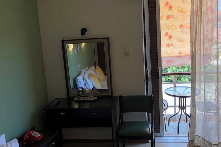 Room 19 of 38