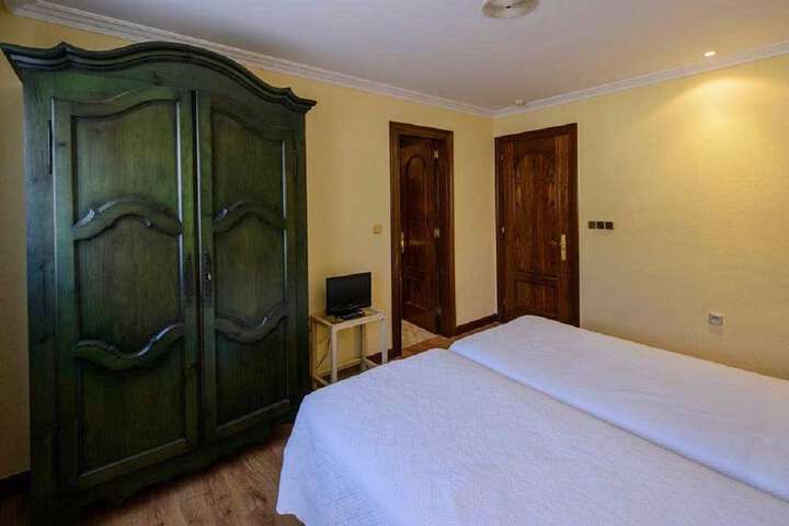 Room 4 of 34