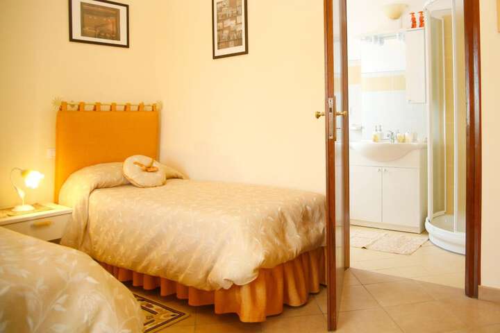 Room 10 of 36