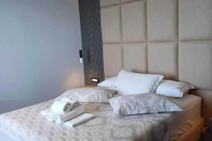 Room 11 of 109