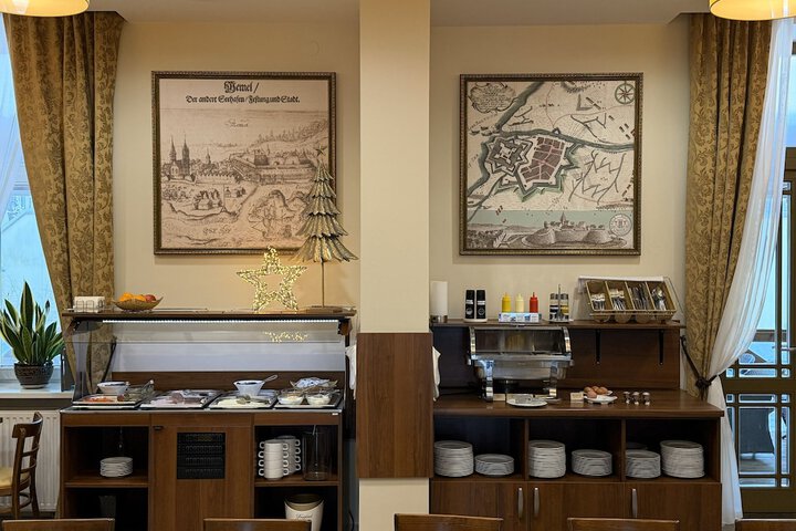 Dining 53 of 64