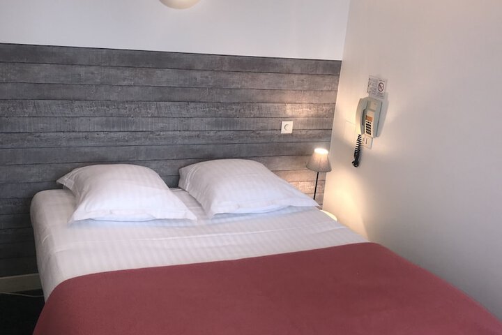 Room 16 of 48