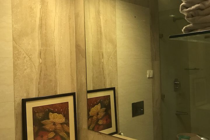 Room 25 of 37