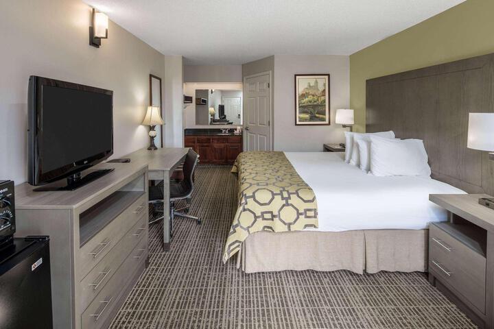 1 King Bed (2 of 7)
