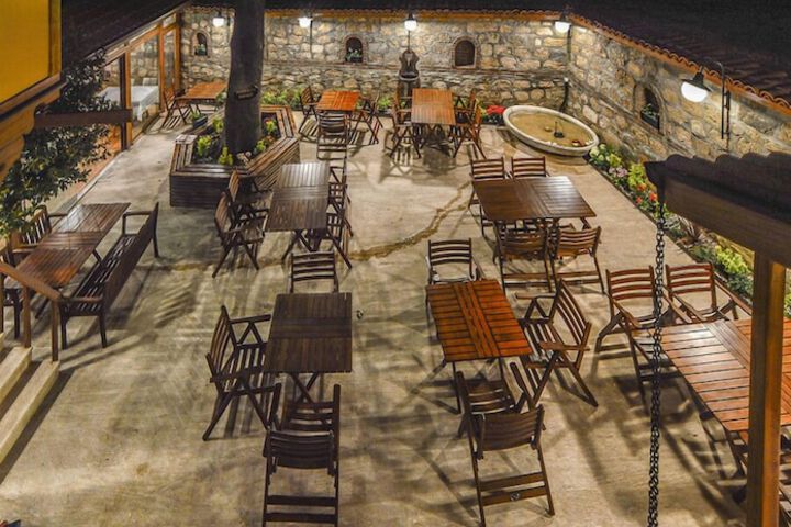 Dining 20 of 42