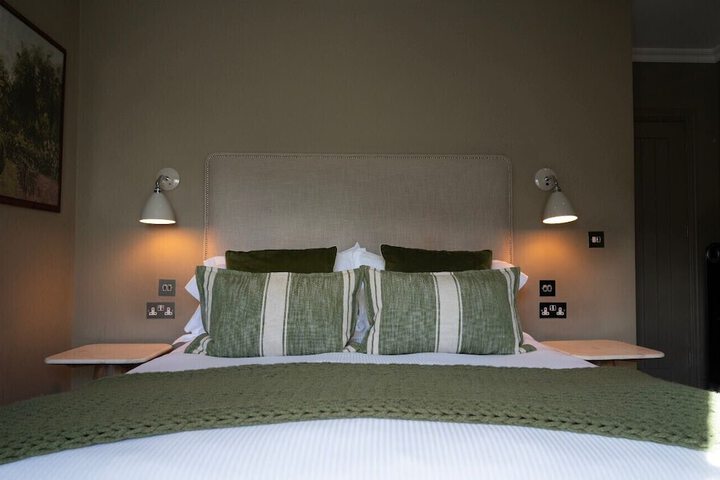 Room 6 of 35