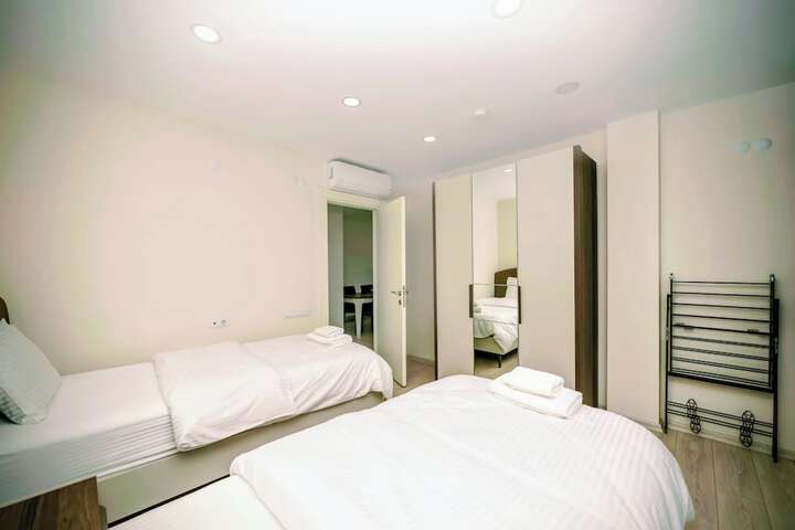 Room 82 of 271