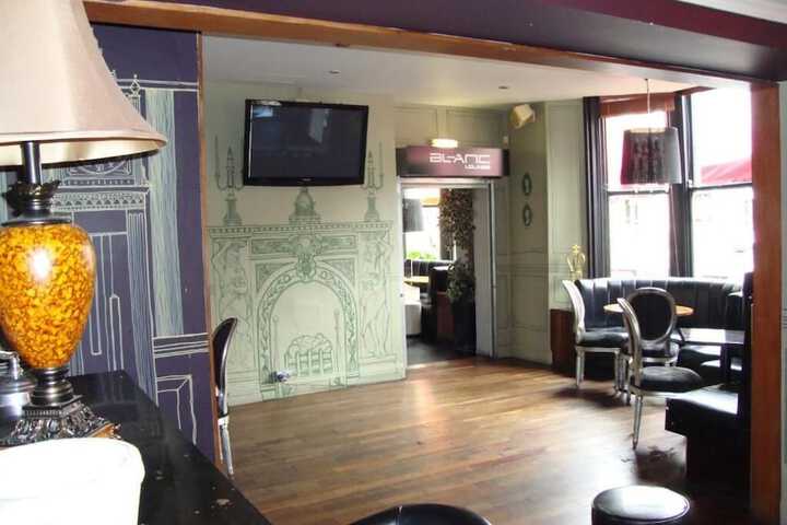 Lounge 46 of 59