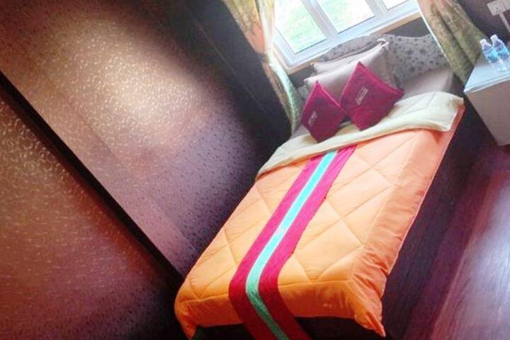 Room 3 of 6