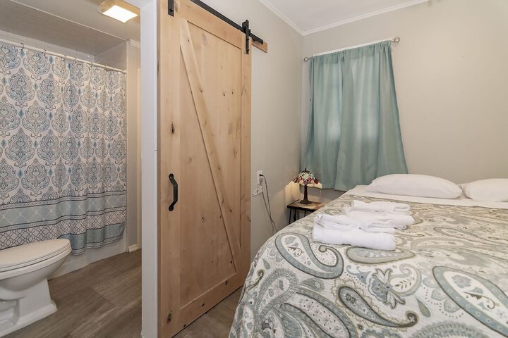Room 2 of 96